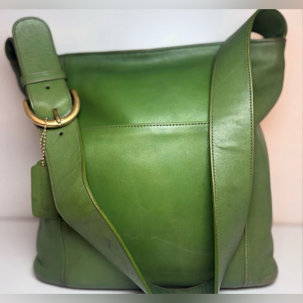 SOLD - Vintage Coach Erickson Bucket Bag in Color Leaf 🍃